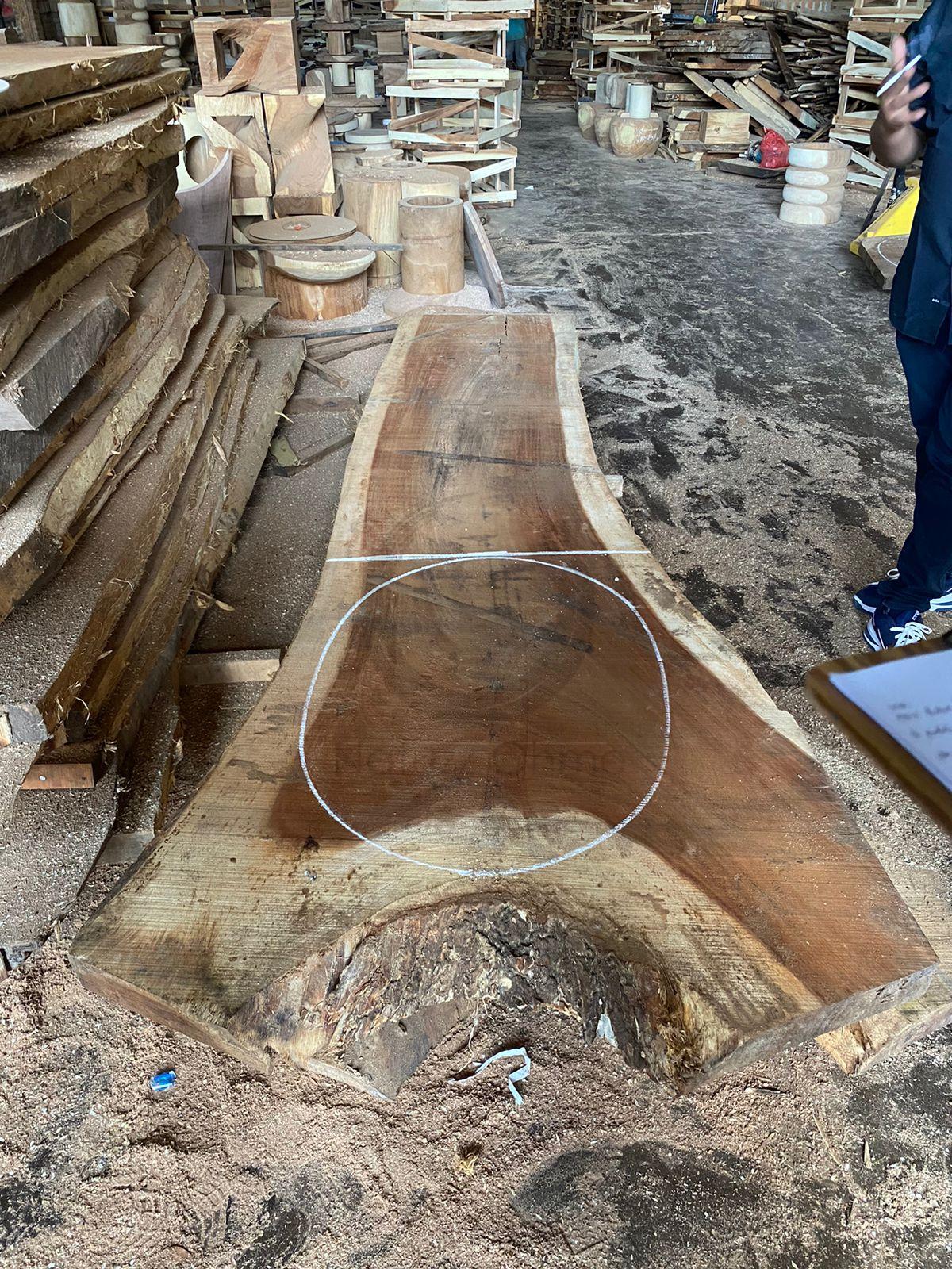 Munggur Raw Material of Dining Table Live Edge Furniture